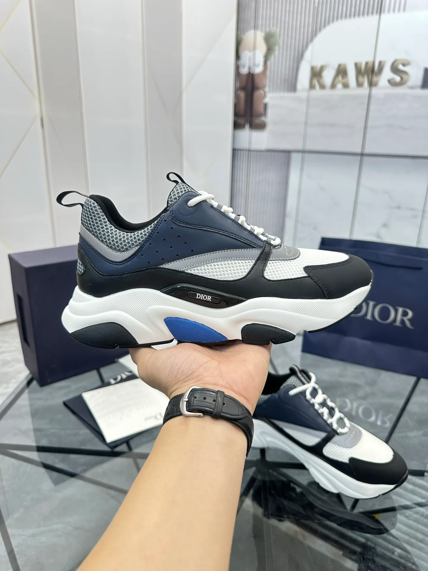 Men's shoes: 💰P460¥ Ready in Guangzhou, fully packaged Product trademark: Dior* "Dior*" low-top casual shoes Regular size: 38-46 (can be customized to 47) B22 Product materials: imported cowhide leather upper spliced ​​with original fabric, breathable lining, original outsole. Number: 920
